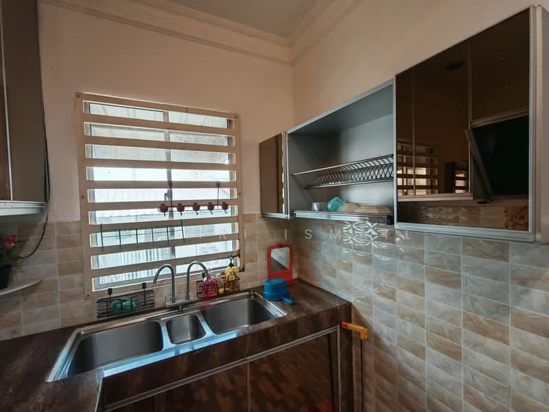 Rumah Teres 1 Tingkat untuk Dijual di Kluang (Johor) - Khairi Ismail - Kitchen - PropertyGuru.com.my