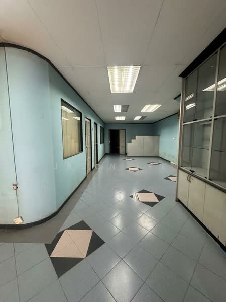Terrace Factory for Rent in Taman Perindustrian Jaya (Ara Damansara) - Jason Lee - Corridor - PropertyGuru.com.my