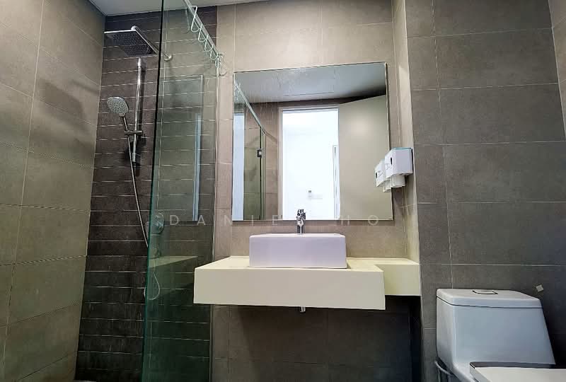 Kondominium untuk Dijual di Vivo Residential Suites - Daniel Ho - Bathroom - PropertyGuru.com.my