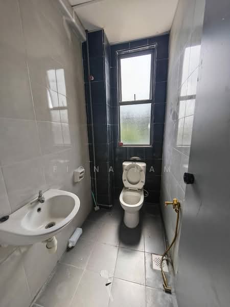 Factory for Rent in Taman Desa Cemerlang (Ulu Tiram) - Fiona Nam - Bathroom - PropertyGuru.com.my