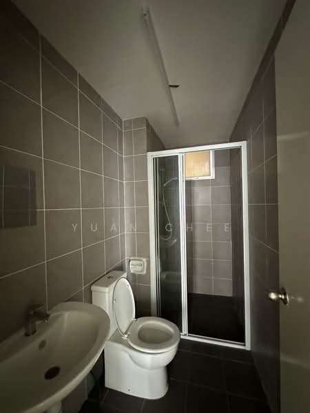 Servis Apartment untuk Disewa di Savanna Executive Suite @ Southville City - Yuan Chee - Bathroom - PropertyGuru.com.my