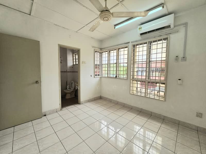 Rumah Teres 2 Tingkat untuk Dijual di TAMAN PUCHONG UTAMA (Puchong) - Wendy Chin - Bathroom - PropertyGuru.com.my