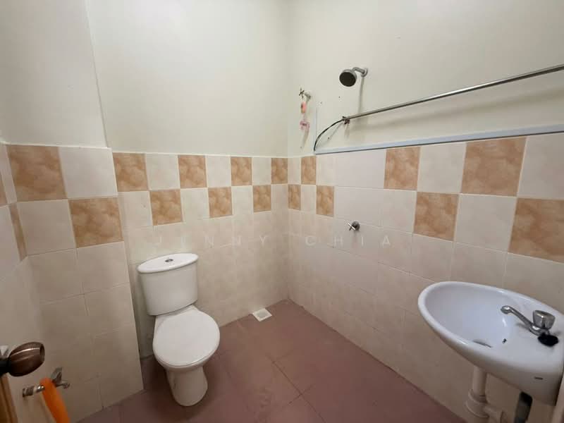 Rumah Teres 2 Tingkat untuk Disewa di Semenyih (Selangor) - Jenny Chia - Bathroom - PropertyGuru.com.my