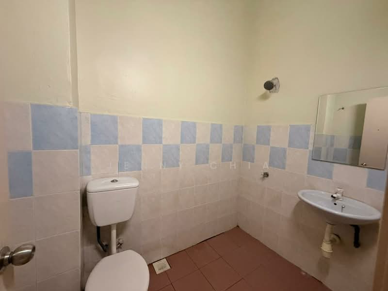 Rumah Teres 2 Tingkat untuk Disewa di Semenyih (Selangor) - Jenny Chia - Bathroom - PropertyGuru.com.my