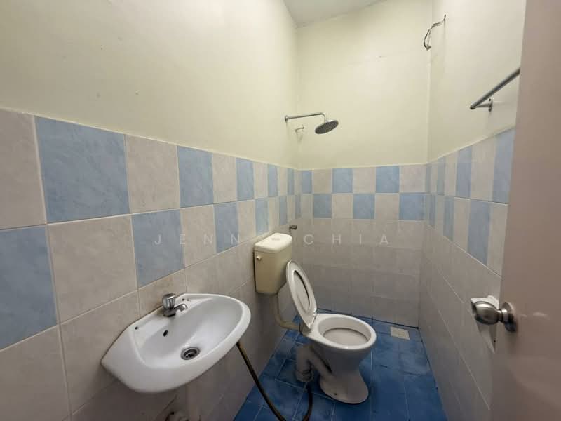 Rumah Teres 2 Tingkat untuk Disewa di Semenyih (Selangor) - Jenny Chia - Bathroom - PropertyGuru.com.my