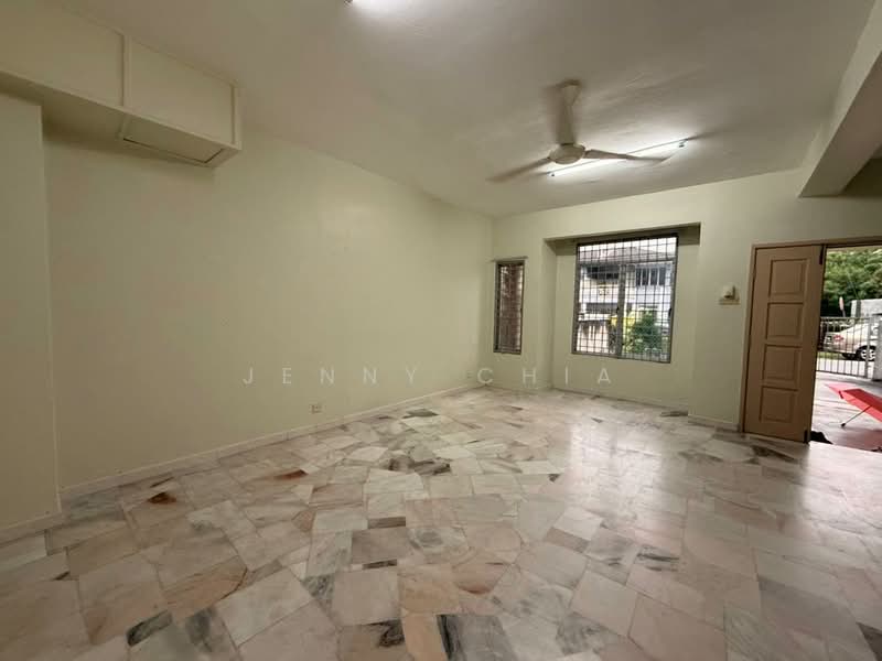 Rumah Teres 2 Tingkat untuk Disewa di Semenyih (Selangor) - Jenny Chia - Living Room - PropertyGuru.com.my