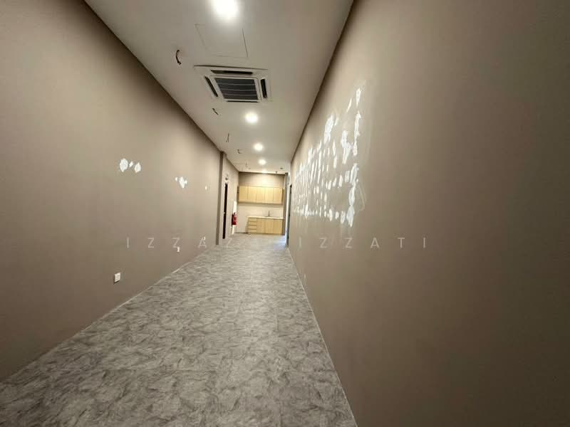 Retail Office for Rent in Laman Seri (Shah Alam) - Izzaza Izzati - Corridor - PropertyGuru.com.my