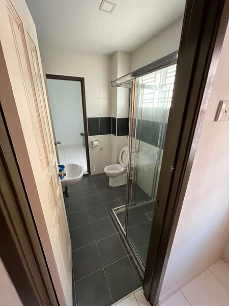 Semi-Detached House for Sale in Taman Sri Sinar (Segambut) - Damien Lee - Bathroom - PropertyGuru.com.my