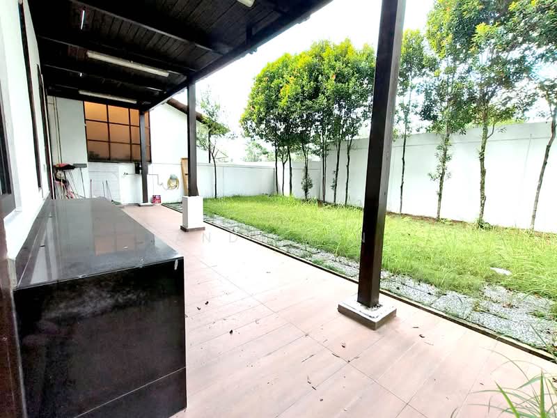 Rumah Berkembar untuk Dijual di Kinrara Residence (Puchong) - Andy Gan - Open space back yard - PropertyGuru.com.my