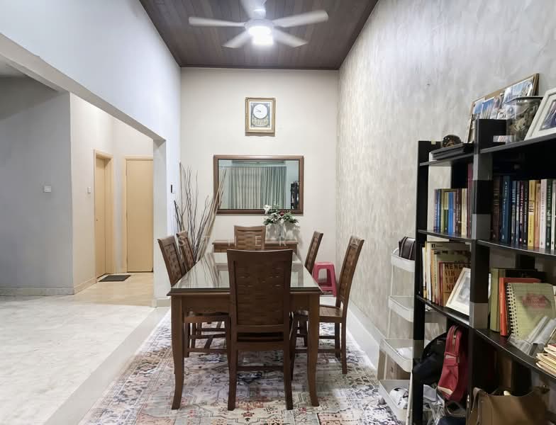 2.5-storey Terraced House for Sale in Sierramas West (Sungai Buloh) - Esther Tan - Dining Room - PropertyGuru.com.my