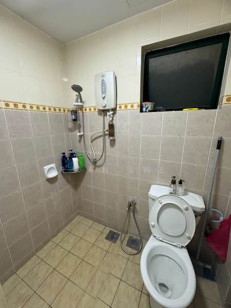 Kondominium untuk Dijual di Changkat View - Ryan Swe - Bathroom - PropertyGuru.com.my