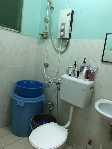 Apartment for Sale at Pangsapuri Cemara - Mohd Afifi - Bathroom - PropertyGuru.com.my