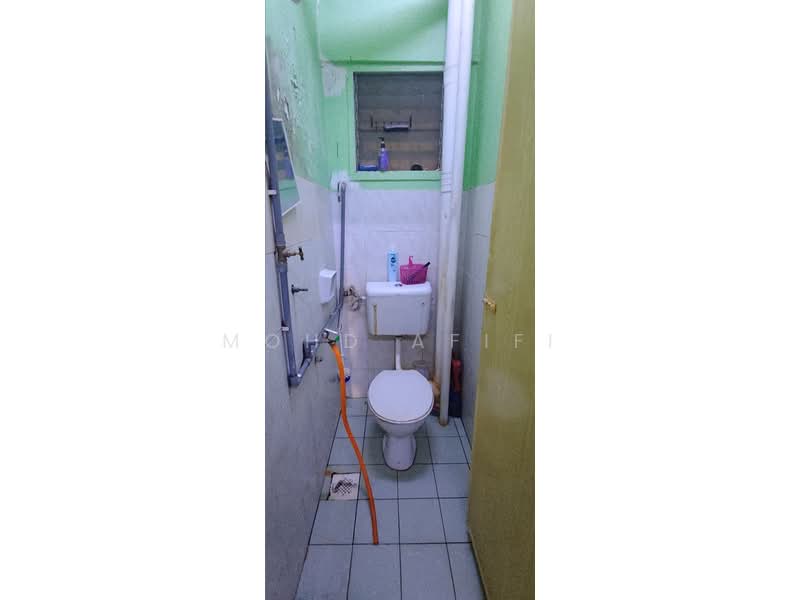 Apartment for Sale at Pangsapuri Cemara - Mohd Afifi - Bathroom - PropertyGuru.com.my