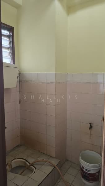 Rumah Flat untuk Dijual di Flat Dahlia - Shalukis Hau - Bathroom - PropertyGuru.com.my