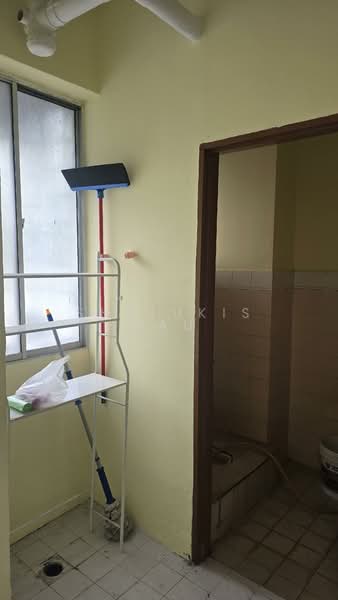 Rumah Flat untuk Dijual di Flat Dahlia - Shalukis Hau - Bathroom - PropertyGuru.com.my
