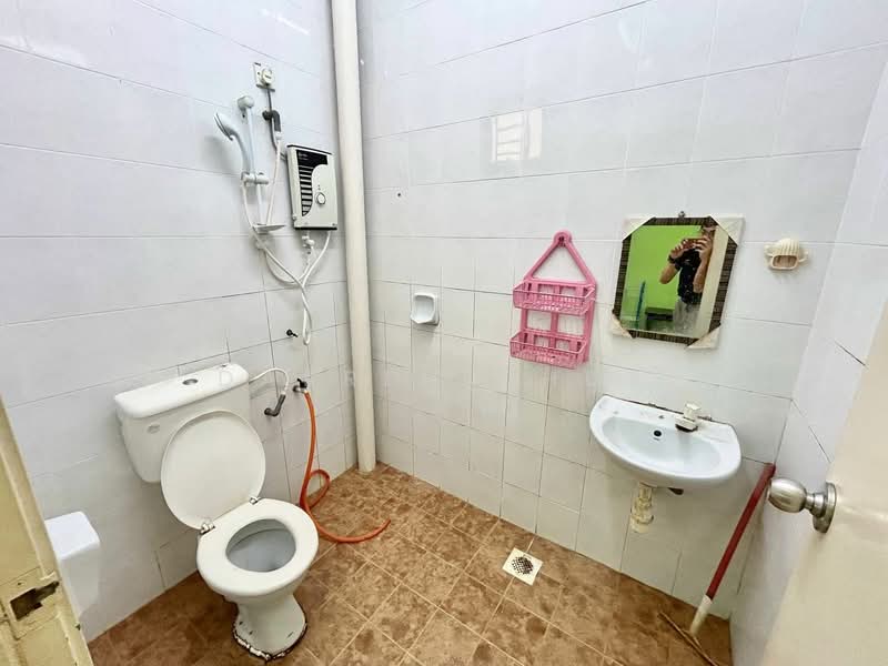 1-storey Terraced House for Sale in Taman JP Perdana (Johor Bahru) - Darren Chua - Bathroom - PropertyGuru.com.my
