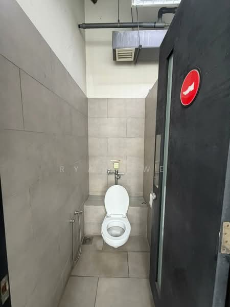 Pejabat untuk Disewa di Petaling Jaya (Selangor) - Ryan Swe - Bathroom - PropertyGuru.com.my