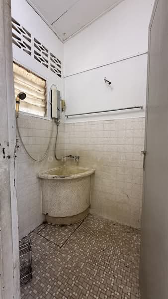 2-storey Terraced House for Sale in Ampang Jaya (Ampang) - John Yen - Bathroom - PropertyGuru.com.my