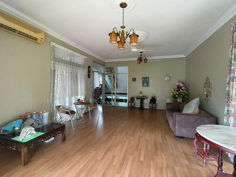 Bungalow for Sale in Seksyen 11 (Shah Alam) - Nor Khafadzah - Living Room - PropertyGuru.com.my