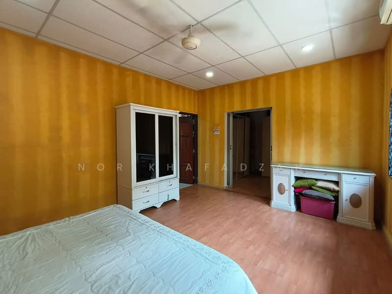 Bungalow for Sale in Seksyen 11 (Shah Alam) - Nor Khafadzah - Bedroom - PropertyGuru.com.my