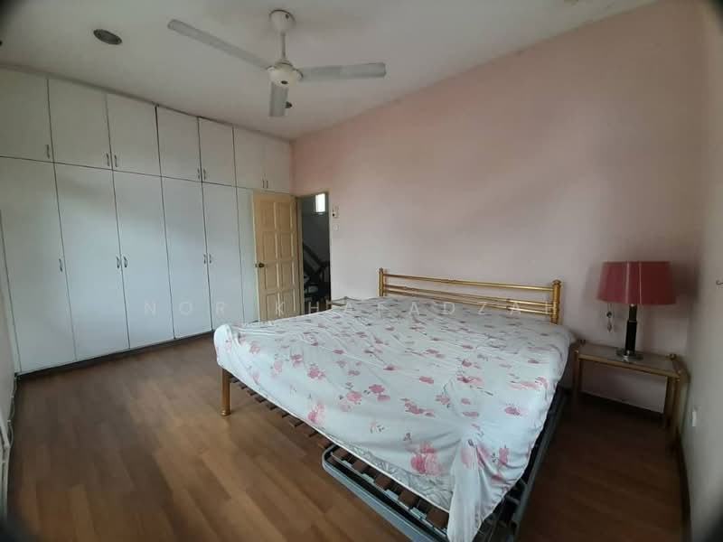 Bungalow for Sale in Seksyen 11 (Shah Alam) - Nor Khafadzah - Bedroom - PropertyGuru.com.my