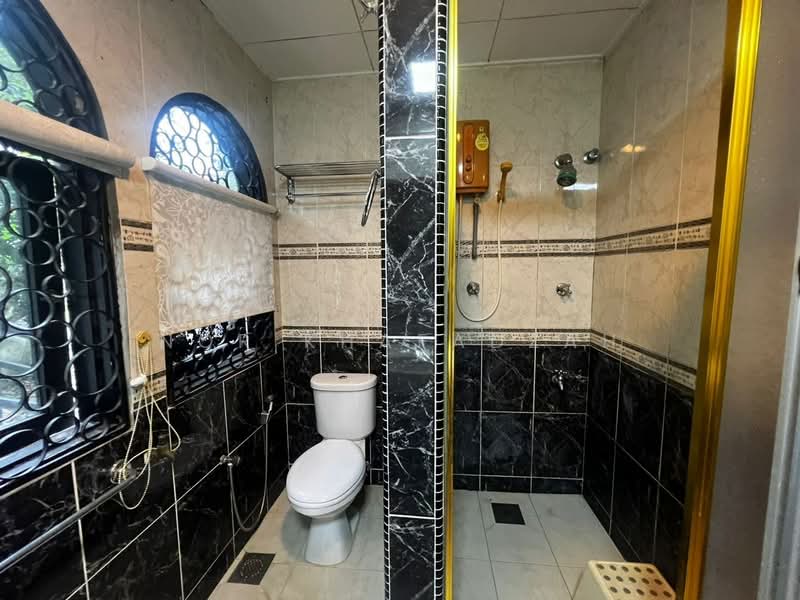 Bungalow for Sale in Seksyen 11 (Shah Alam) - Nor Khafadzah - Bathroom - PropertyGuru.com.my