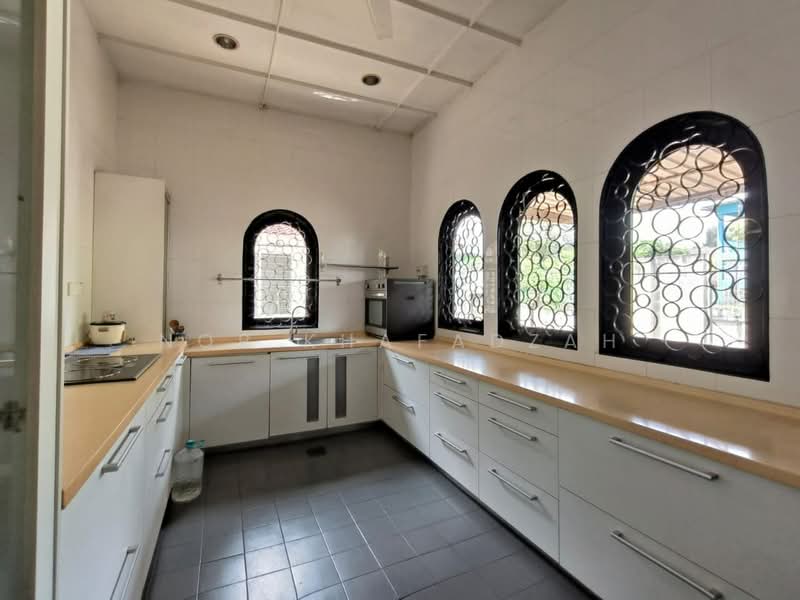 Bungalow for Sale in Seksyen 11 (Shah Alam) - Nor Khafadzah - Kitchen - PropertyGuru.com.my