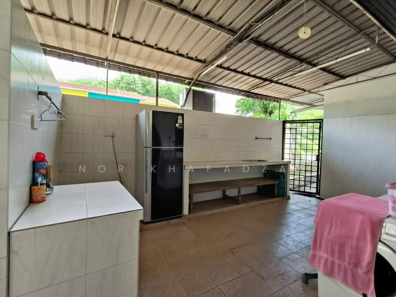 Bungalow for Sale in Seksyen 11 (Shah Alam) - Nor Khafadzah - Kitchen - PropertyGuru.com.my