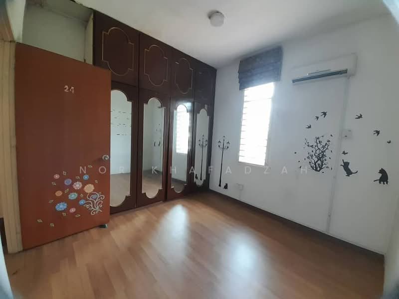 Bungalow for Sale in Seksyen 11 (Shah Alam) - Nor Khafadzah - Bedroom - PropertyGuru.com.my