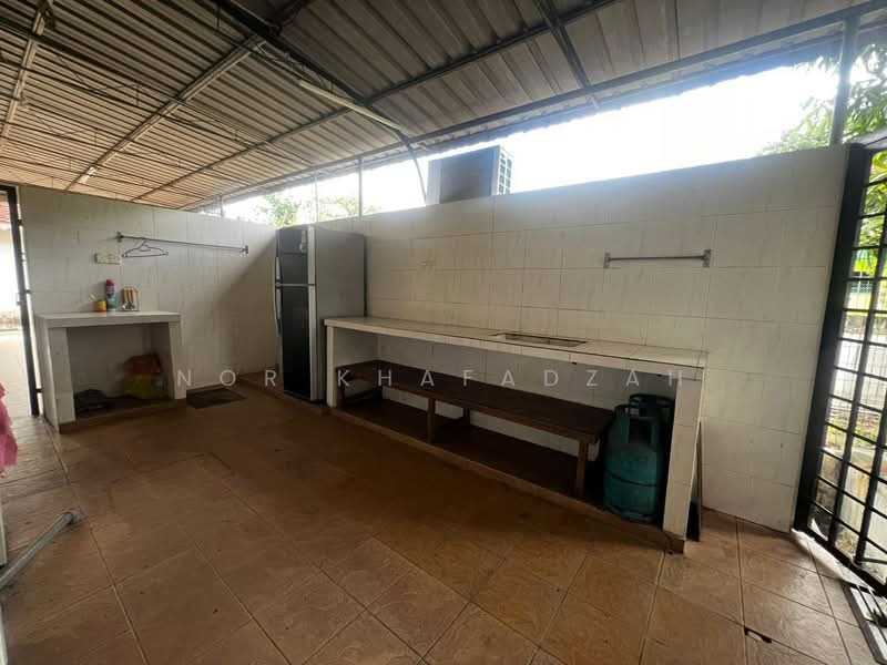 Bungalow for Sale in Seksyen 11 (Shah Alam) - Nor Khafadzah - Kitchen - PropertyGuru.com.my