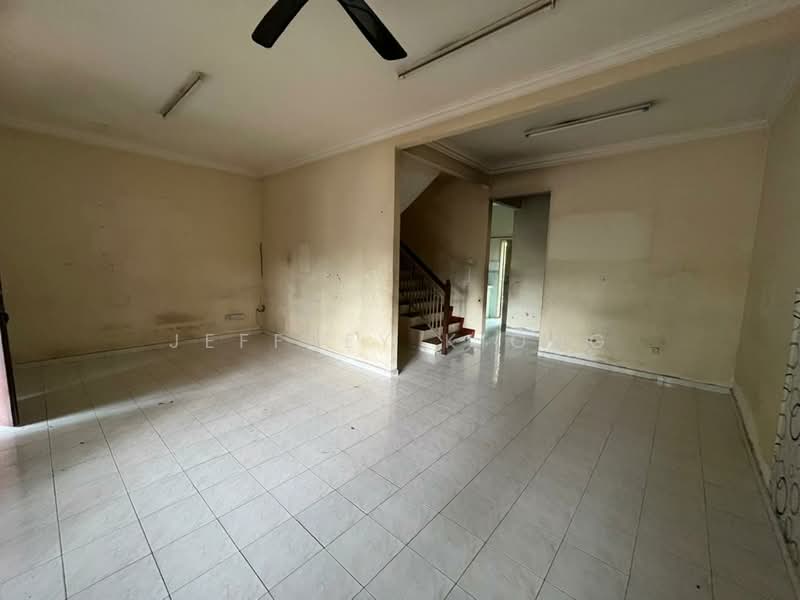 2-storey Terraced House for Sale in Taman Mutiara Rini (Skudai) - Jeffrey Kiong - Living Room - PropertyGuru.com.my