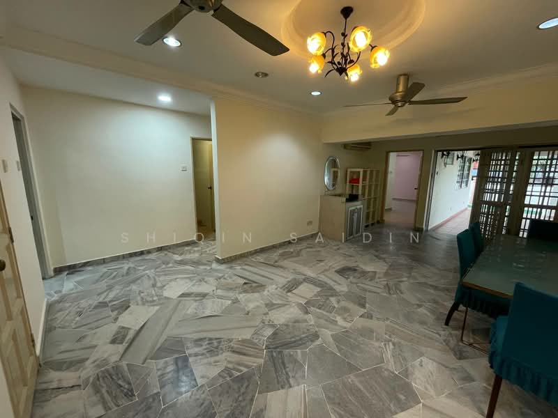 Rumah Berkembar untuk Dijual di Seksyen 9 (Shah Alam) - Shiqin Saidin - Living Room - PropertyGuru.com.my