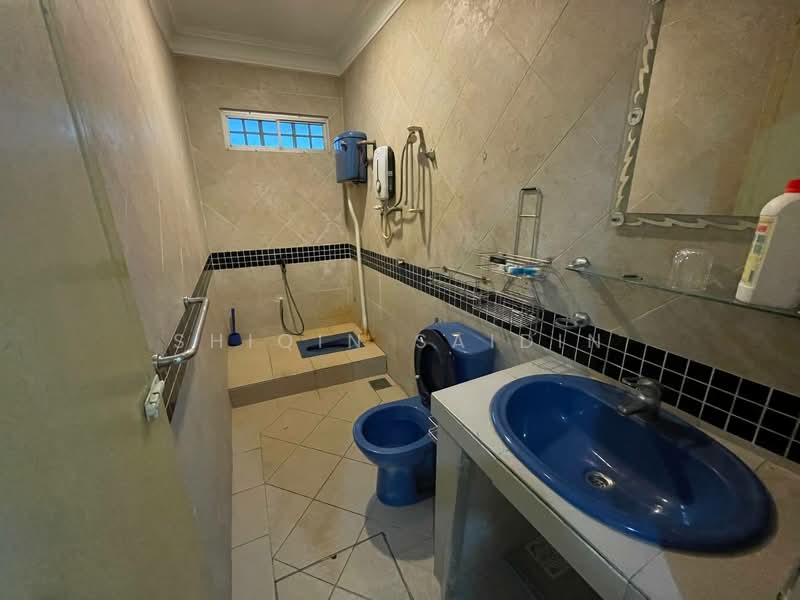 Rumah Berkembar untuk Dijual di Seksyen 9 (Shah Alam) - Shiqin Saidin - Bathroom - PropertyGuru.com.my