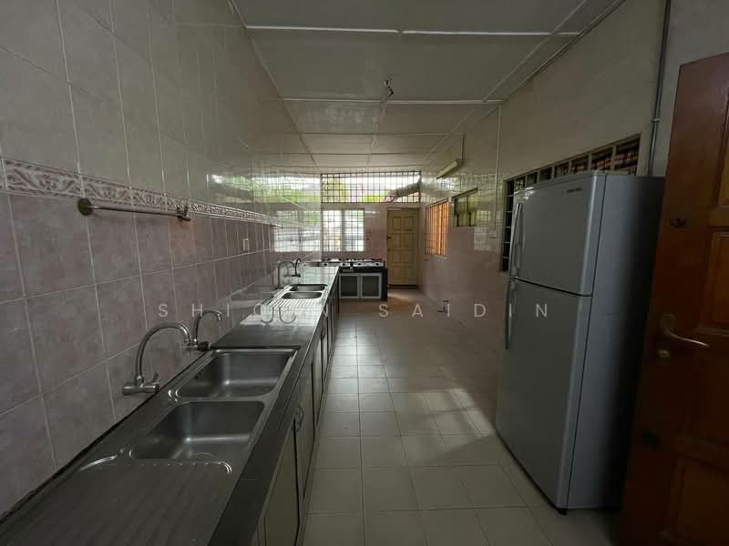 Rumah Berkembar untuk Dijual di Seksyen 9 (Shah Alam) - Shiqin Saidin - Kitchen - PropertyGuru.com.my