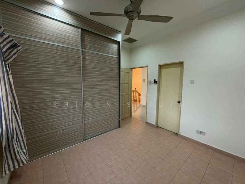 Rumah Berkembar untuk Dijual di Seksyen 9 (Shah Alam) - Shiqin Saidin - Bedroom - PropertyGuru.com.my