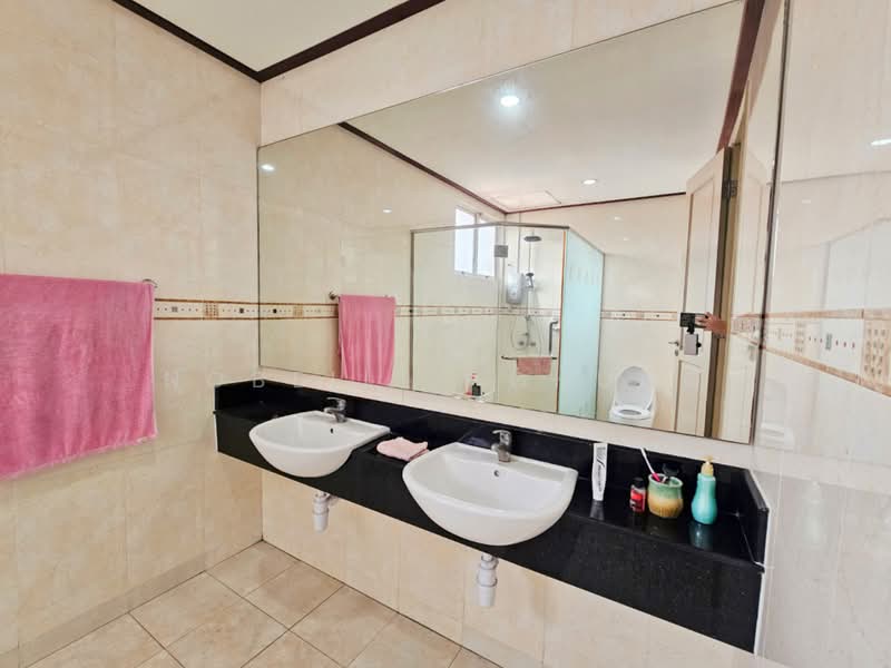 Semi-Detached House for Sale in Seksyen 27 (Shah Alam) - Nobeille Chung - Bathroom - PropertyGuru.com.my