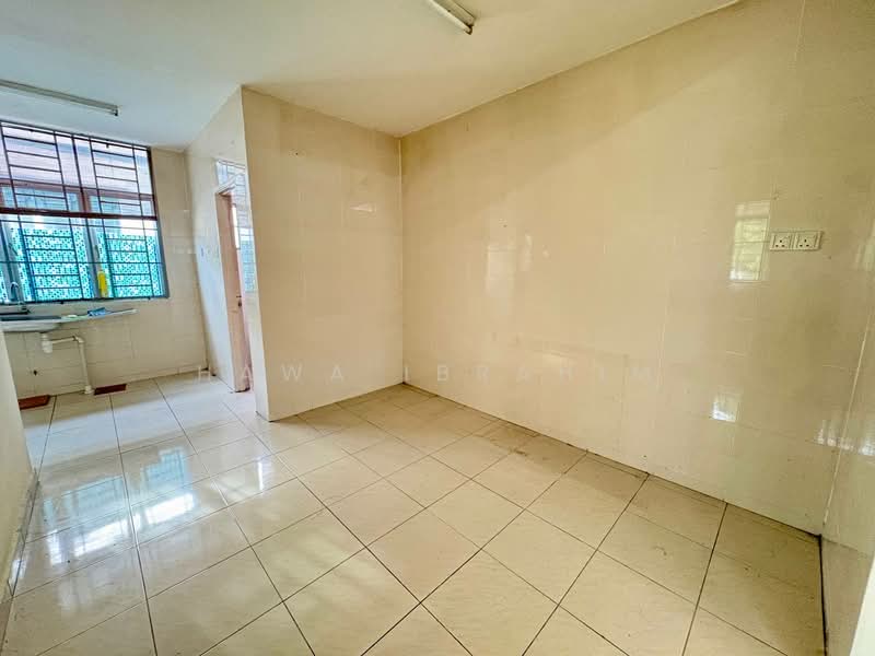 Rumah Teres untuk Dijual di Taman Jelok Impian (Kajang) - Hawa Ibrahim - Kitchen - PropertyGuru.com.my