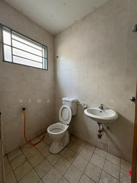 Rumah Teres untuk Dijual di Taman Jelok Impian (Kajang) - Hawa Ibrahim - Bathroom - PropertyGuru.com.my