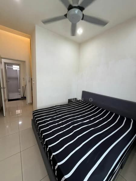 Servis Apartment untuk Disewa di Meridin Bayvue @ Sierra Perdana - YC Fung - Bedroom - PropertyGuru.com.my