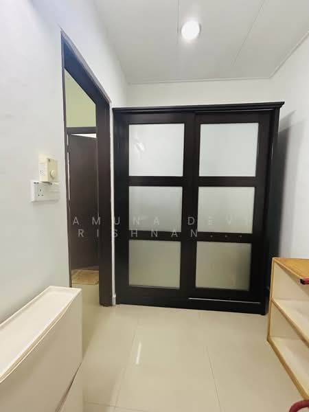 2-storey Terraced House for Sale in SS18 (Subang Jaya) - Yamuna Devi Krishnan Kutty - Walk in wardrobe for master bedroom  - PropertyGuru.com.my