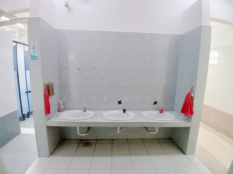 Banglo Komersial untuk Dijual di Taman Nusa Idaman (Iskandar Puteri (Nusajaya)) - Alice Wong - Bathroom - PropertyGuru.com.my