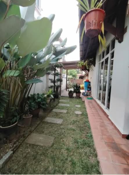 Rumah Berkembar untuk Dijual di Bandar Sri Damansara (Selangor) - Ryan Tee - Garden - PropertyGuru.com.my