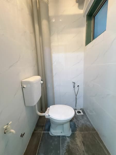 Pangsapuri untuk Dijual di Lakeview Apartments - Daniel Yong - Bathroom - PropertyGuru.com.my