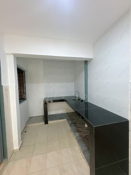 Pangsapuri untuk Dijual di Lakeview Apartments - Daniel Yong - Kitchen - PropertyGuru.com.my
