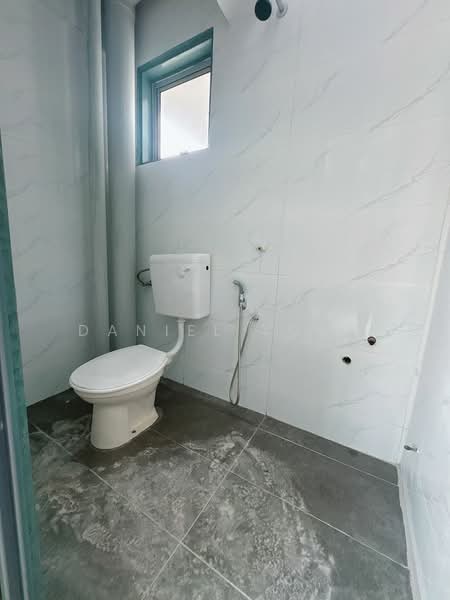 Pangsapuri untuk Dijual di Lakeview Apartments - Daniel Yong - Bathroom - PropertyGuru.com.my