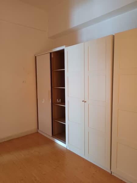 Servis Apartment untuk Dijual di Dorchester - Jim Lee - wardrobe - PropertyGuru.com.my