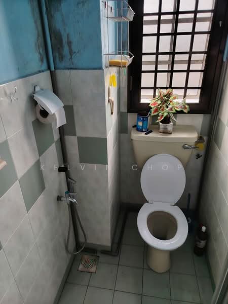 Apartment for Rent at Sri Impian Apartment - Kelvin Chop - Bathroom - PropertyGuru.com.my