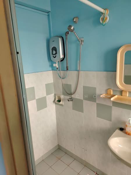 Apartment for Rent at Sri Impian Apartment - Kelvin Chop - Bathroom - PropertyGuru.com.my