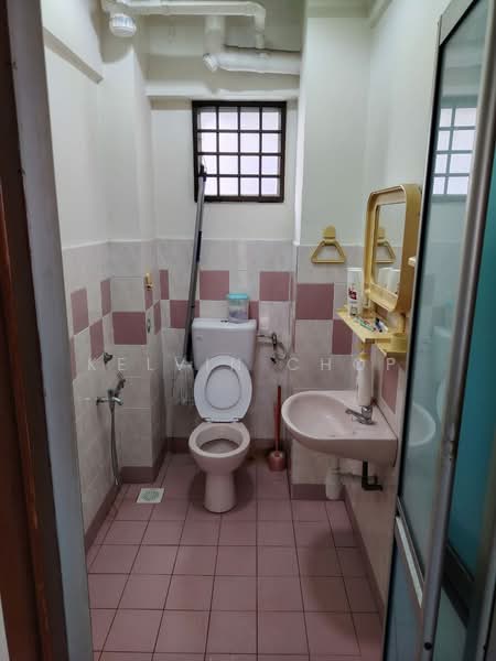 Apartment for Rent at Sri Impian Apartment - Kelvin Chop - Bathroom - PropertyGuru.com.my