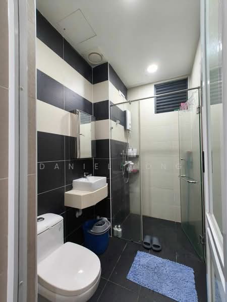 Service Residence for Sale at D'Secret Garden (Pangsapuri Kempas Indah) - Daniel Yong - Bathroom - PropertyGuru.com.my